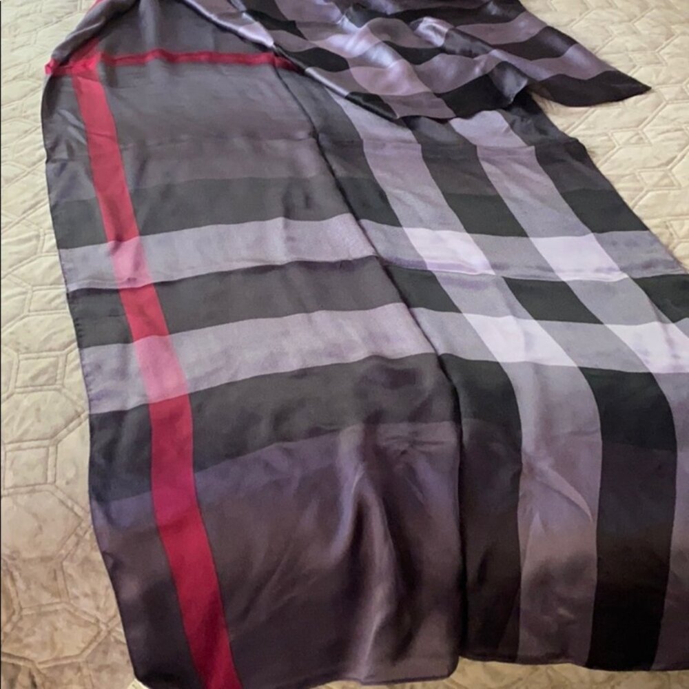 New Burberry Check Print Purple Satin Silk Scarf - Picture 13 of 15